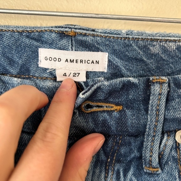 Good American | Medium wash high rise skinny jeans distressed flaw 4/27 - Picture 3 of 5